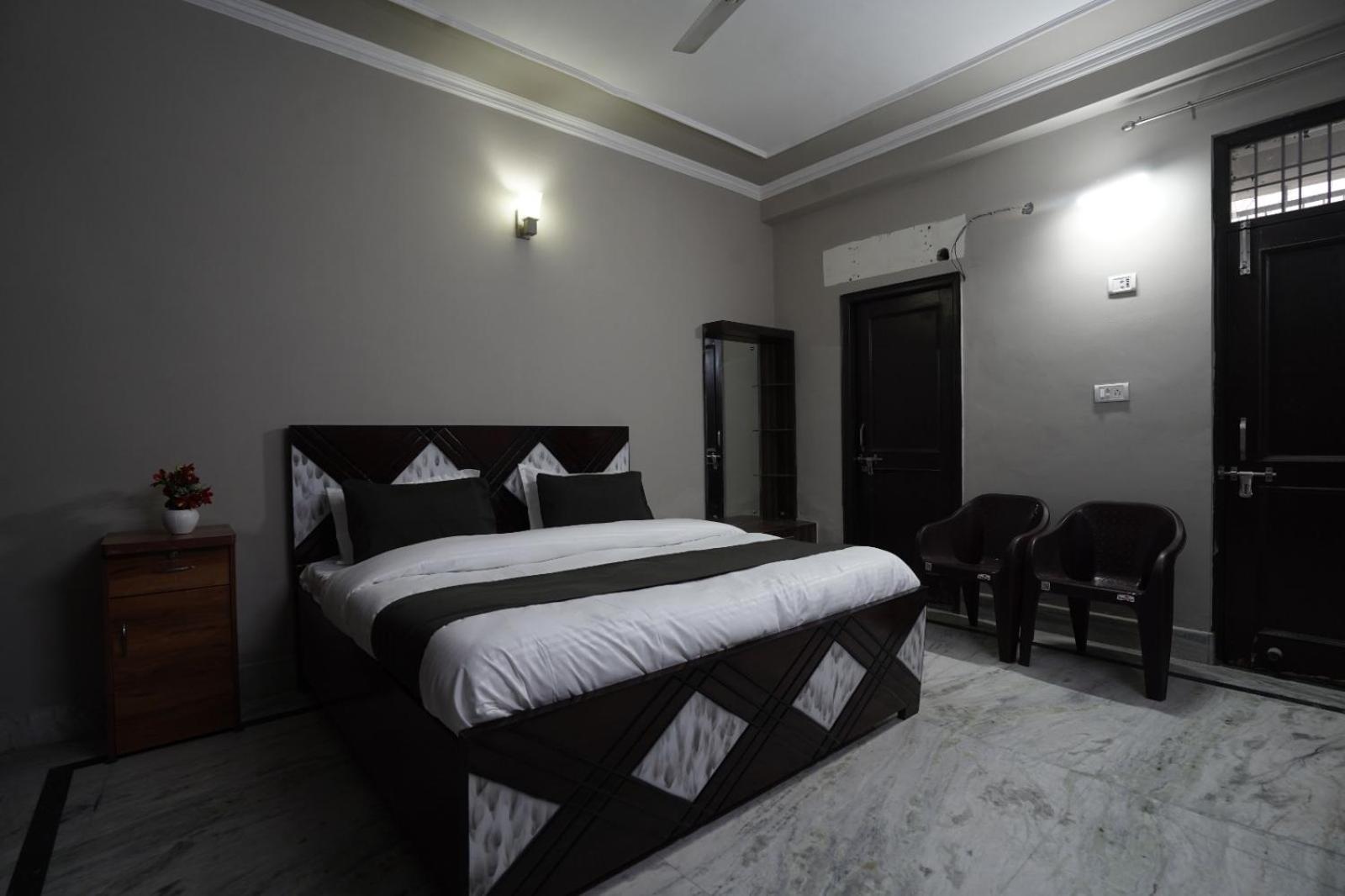 Play-Sunflower Omega-1 Couple Friendly Greater Noida Dış mekan fotoğraf