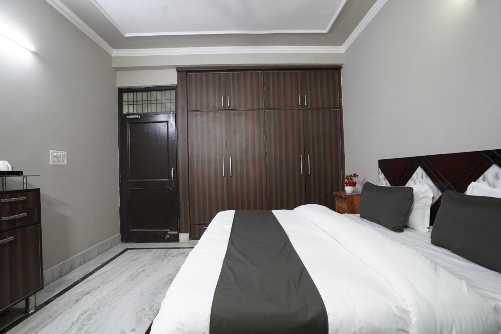 Play-Sunflower Omega-1 Couple Friendly Greater Noida Dış mekan fotoğraf